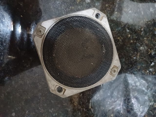Altavoz Gris Plata