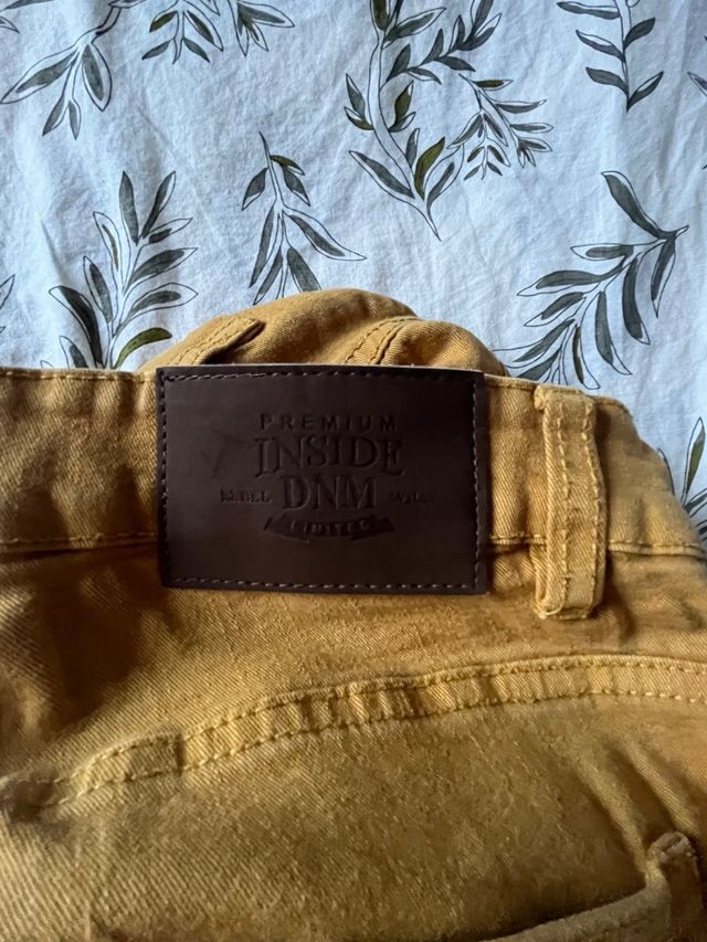 Bermuda corta Inside mostaza