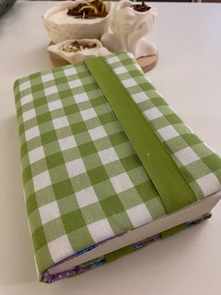 Funda libro verde a cuadros
