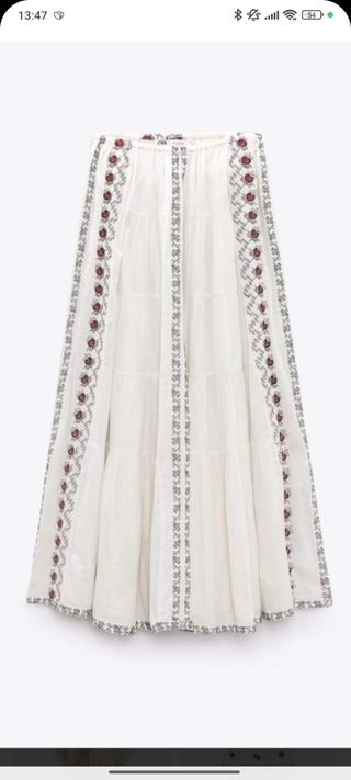 Falda Zara blanca bordada