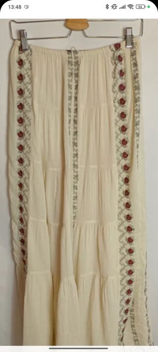 Falda Zara blanca bordada