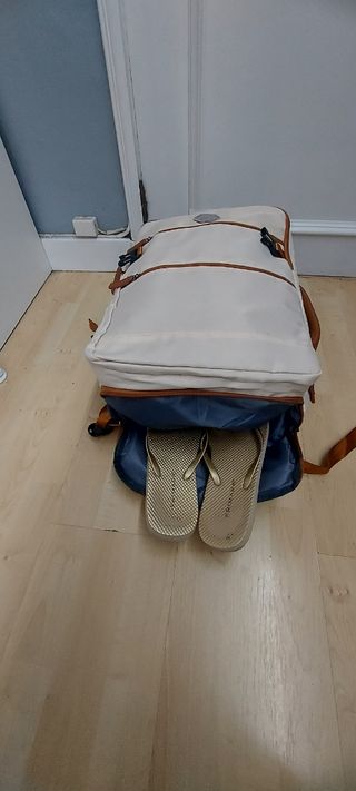 Mochila para avión beige-marrón  