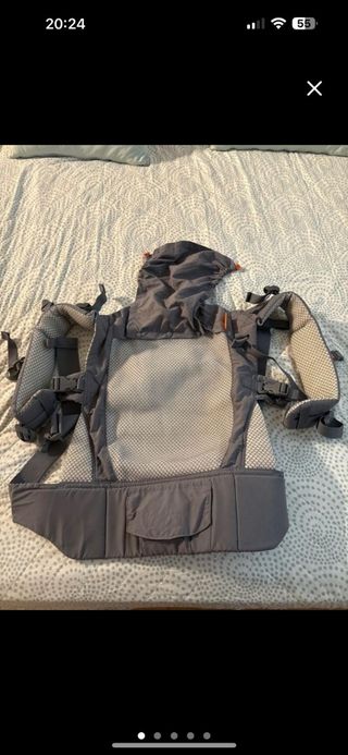 Mochila portabebés gris