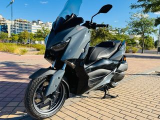 Yamaha XMAX  TECH MAX - Gris Oscuro Motor 300cc