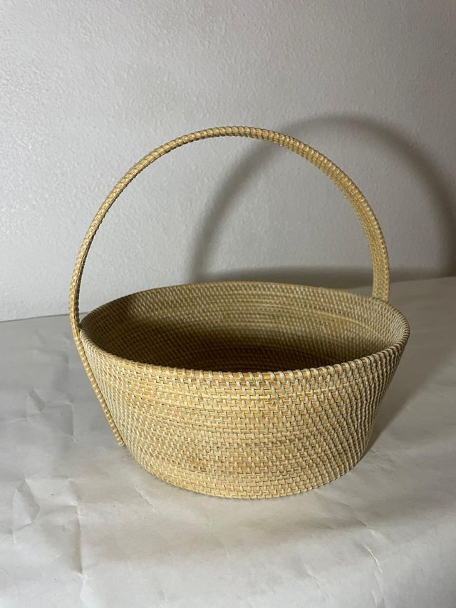 Cestas de vime bege