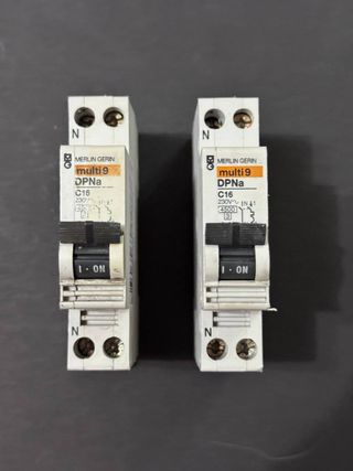 2 Interruttori Merlin Gerin Multi9 DPNa C16