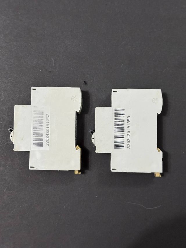 2 Interruttori Merlin Gerin Multi9 DPNa C16