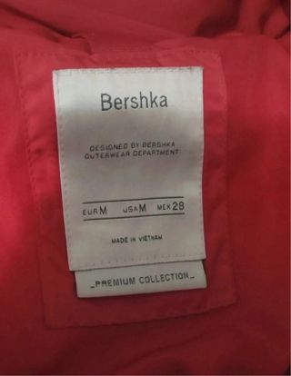 Abrigo rojo acolchado