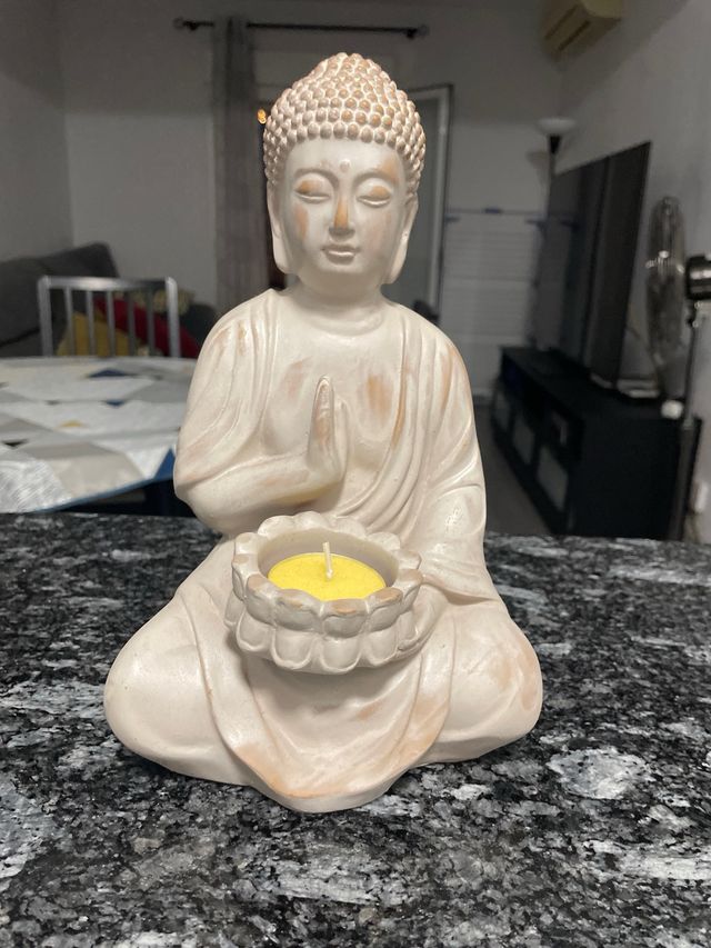 Figura Buda portavelas beige