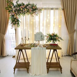 Alquiler de mesa, arco + accesorios. 