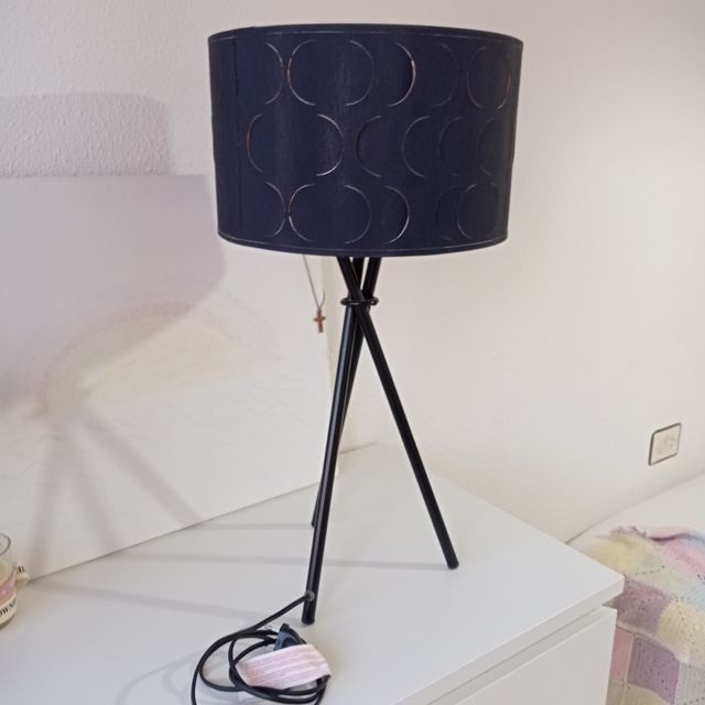 Lámpara trípode negra - Diseño