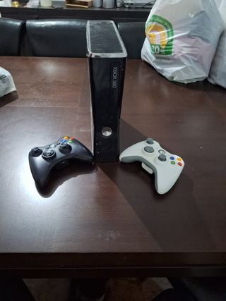 Xbox 360 consola + 2 mandos