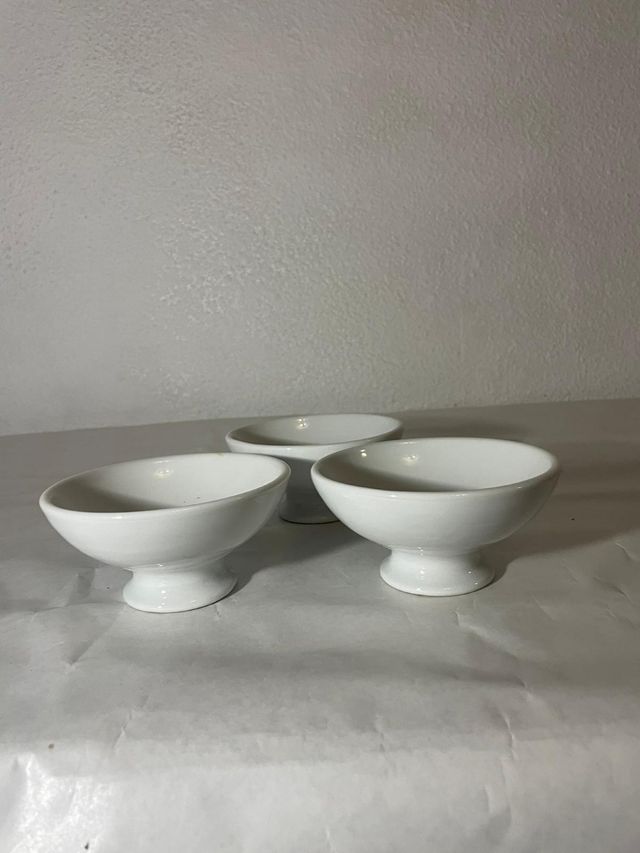 4 taças de porcelana branca