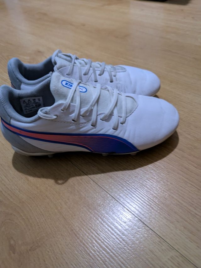 Botas Puma King niño - Blancas y Grises. Número 30