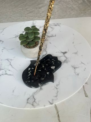 Mano de Fátima negra con Buda