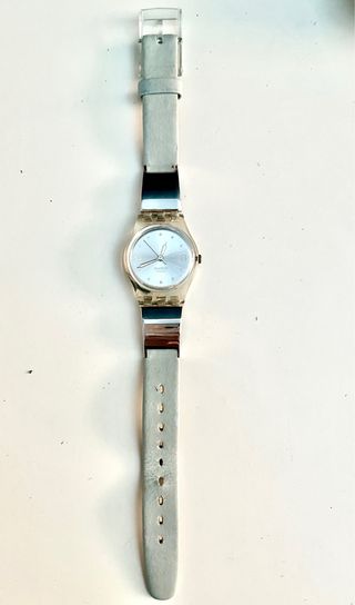 Reloj Swatch piel beige