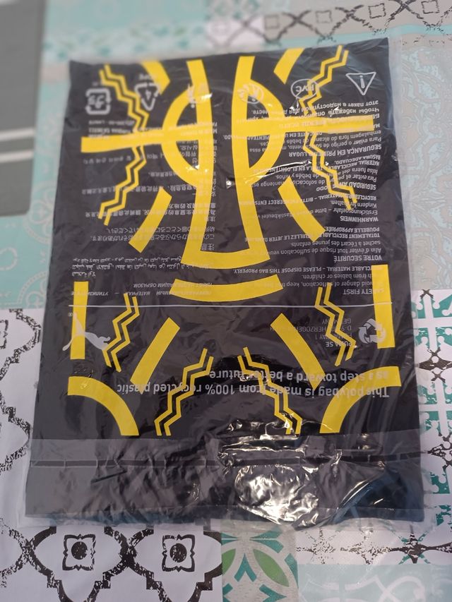 Camiseta Puma Angola L - Negra/Amarilla