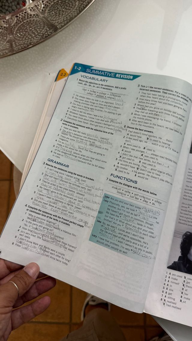 Identity B2. Student book-Workbook-Entry checke...