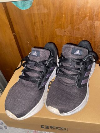 Zapatillas Adidas deportivas negras-moradas