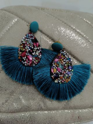 Pendientes largos pedrería