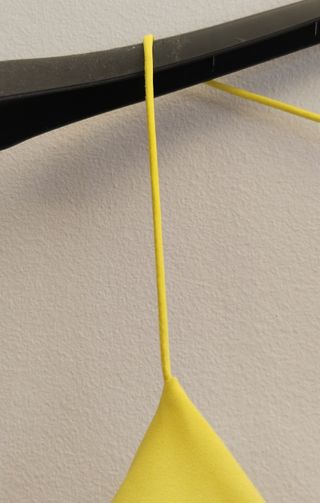 Top amarillo de tirantes