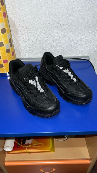 Nike Air Max 95 - Negras - Talla 40