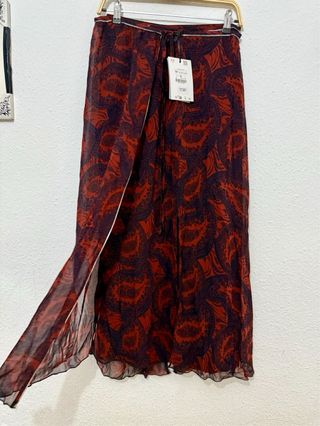 Falda midi Zara roja y marrón - Talla M