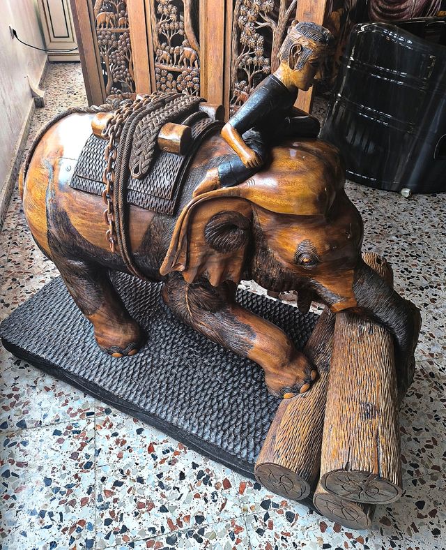 Elefante tallado en madera