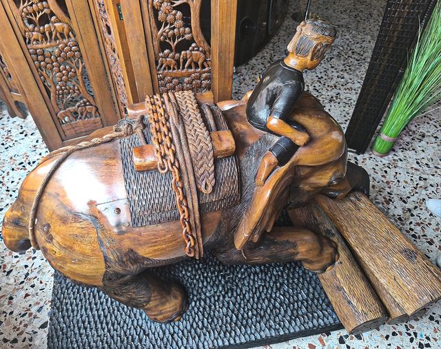 Elefante tallado en madera