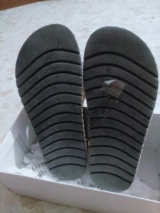 Chanclas Viucci doradas nº39