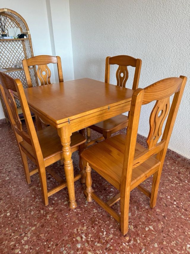 Mesa madera maciza + 4 sillas