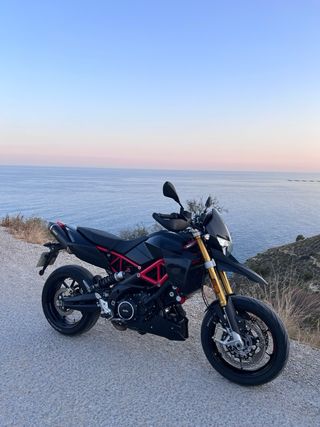 Aprilia Dorsoduro 900