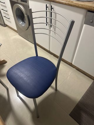 Mesa cristal azul extensible con 6 sillas
