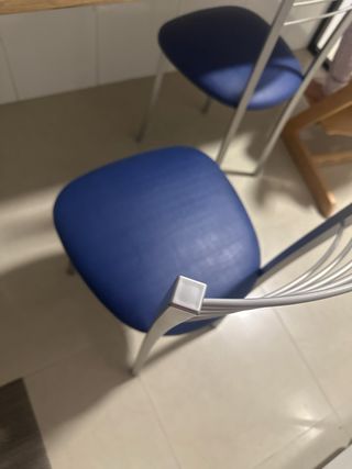 Mesa cristal azul extensible con 6 sillas