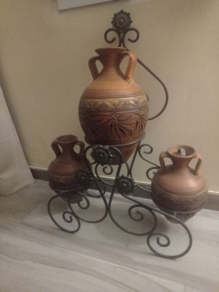 Jarra y ánfora decorativas
