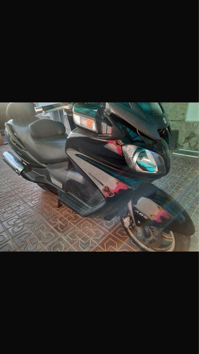 Suzuki Burgman 650 - Scooter