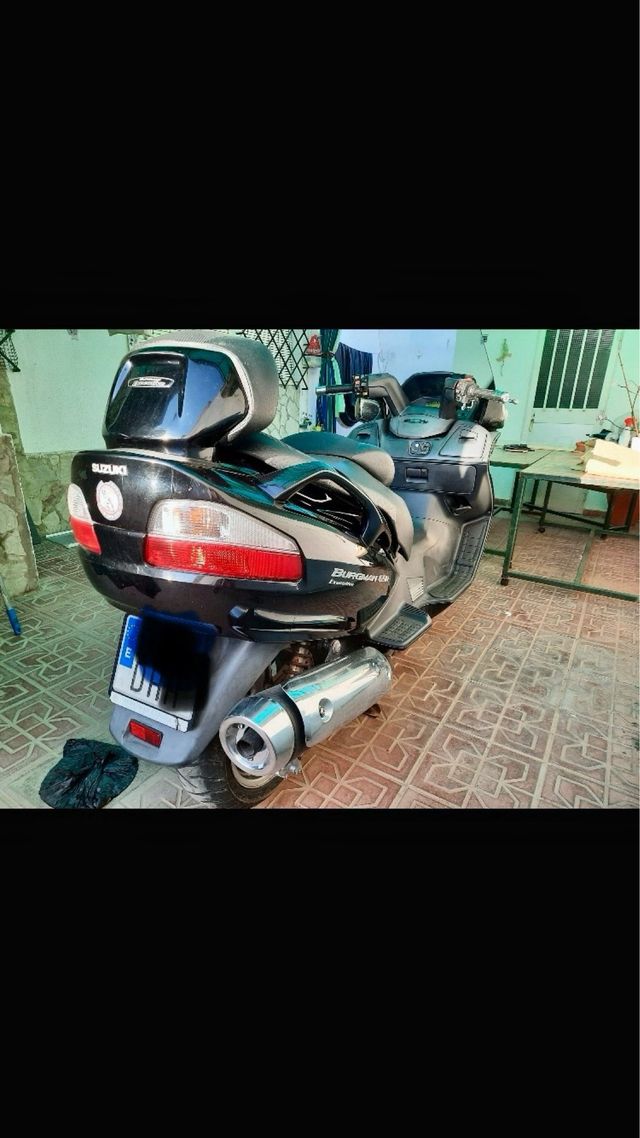 Suzuki Burgman 650 - Scooter