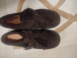 Mocasines ante marrón flecos.Marca conguitos.