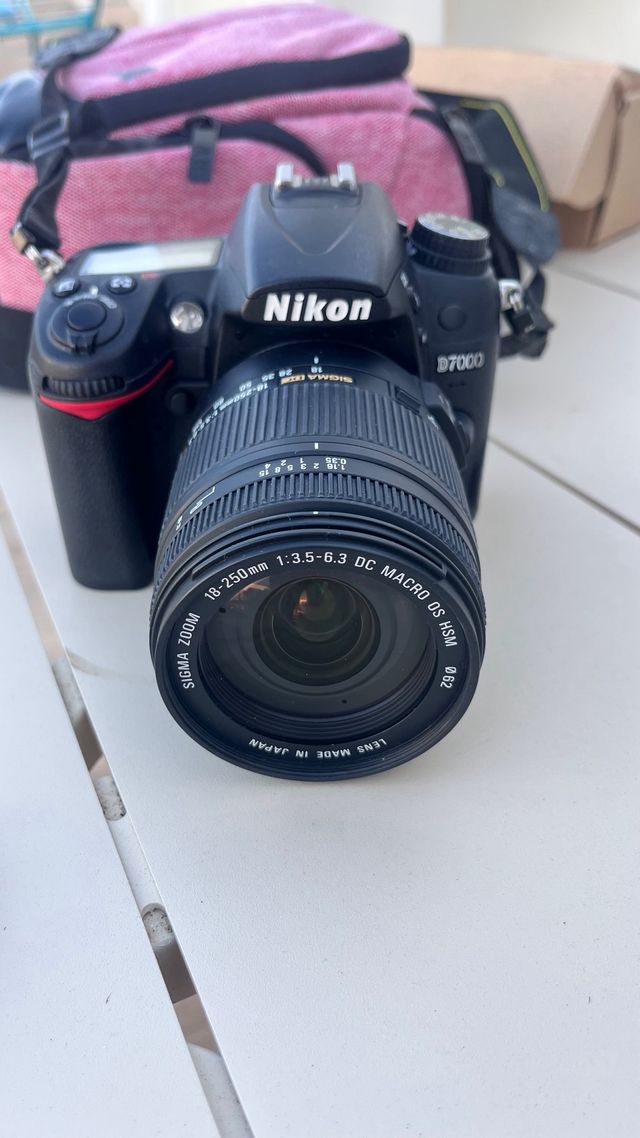 Nikon D7000 + Objetivo Sigma 18-250mm