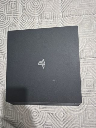 PS4 (PlayStation 4) 