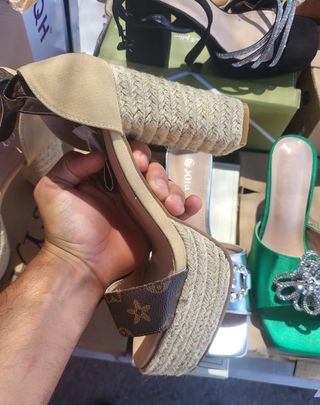 Tacones beige y marrón