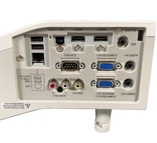 Proyector Hitachi CP-AX3503 ultra corta distancia