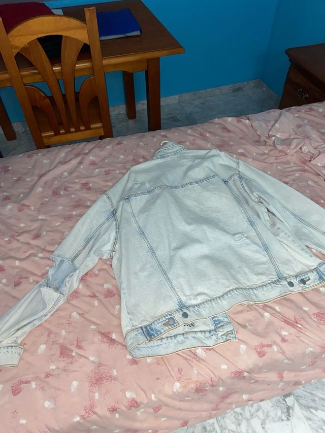 Chaqueta vaquera Pull&Bear rasgada