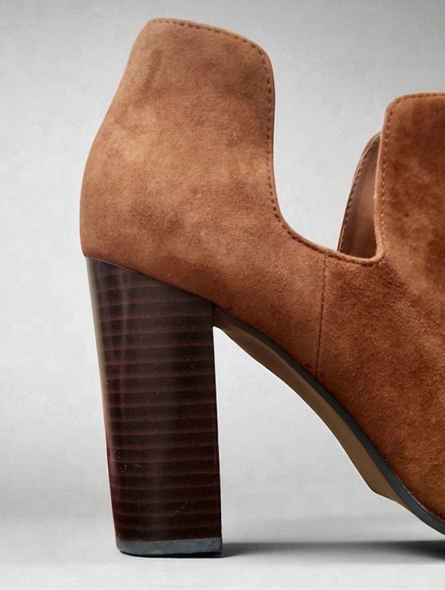 Botines de piel tacón con aberturas