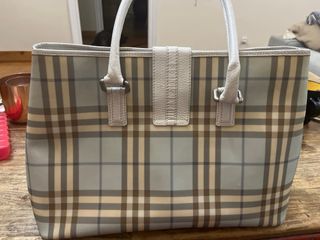 Bolso Burberry azul y beige