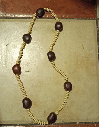 Collar semillas beige y marrón
