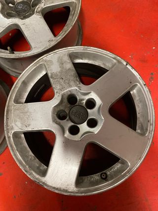 4 Llantas Audi 16" Originales
AudiA3 turbo año2000