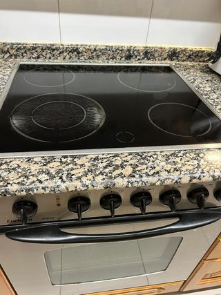 Vitrocerámica  y horno corbero