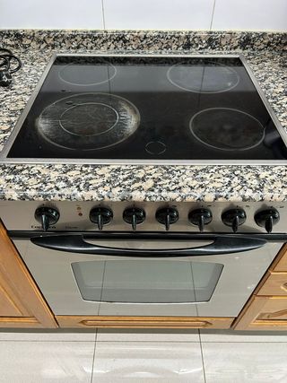 Vitrocerámica  y horno corbero