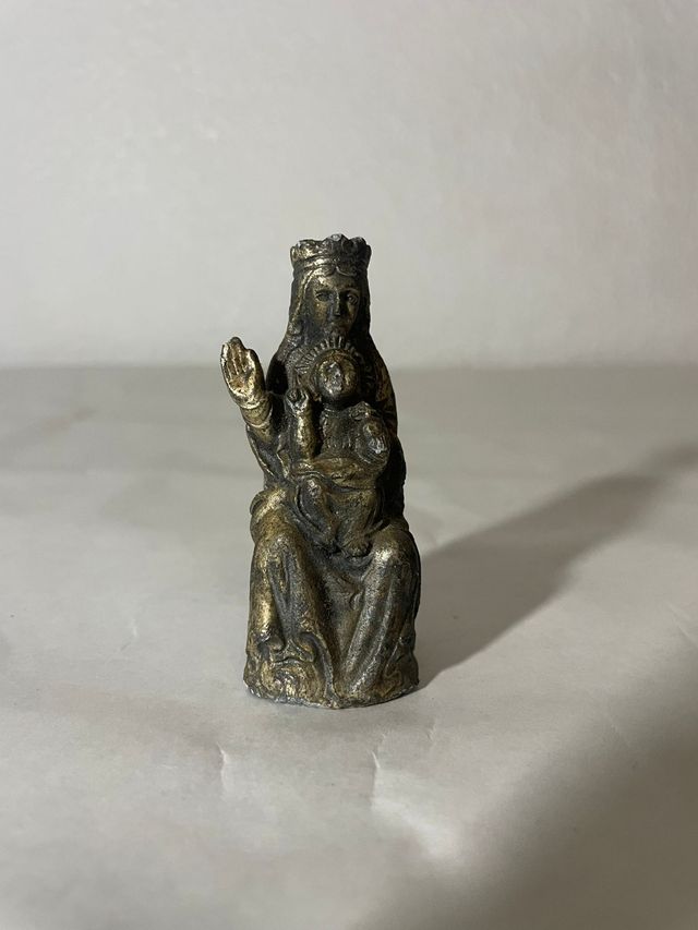 Figura de Menina Virgem em Metal Prateado
